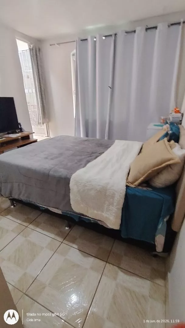 Coberdrom cinza com lado sherpa em cama