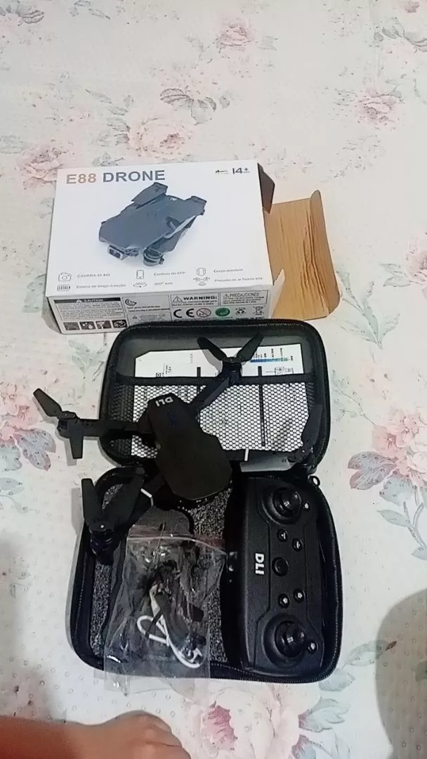 Foto de avaliação 7 — Drone E88 dobrável com câmera dupla