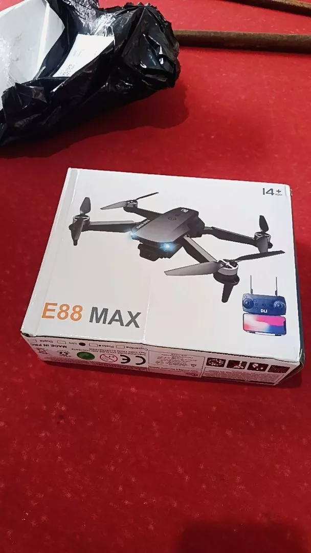 Foto de avaliação 4 — Drone E88 dobrável com câmera dupla