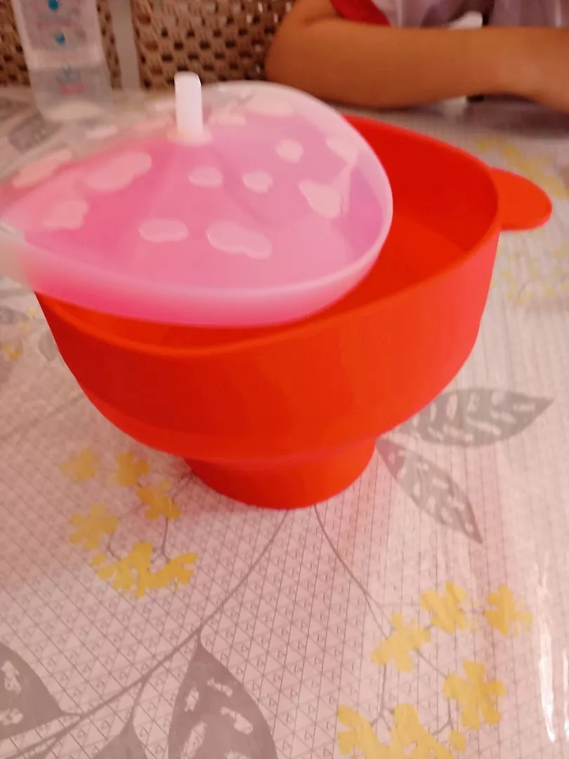 Pipoqueira de silicone em foto de cliente 1