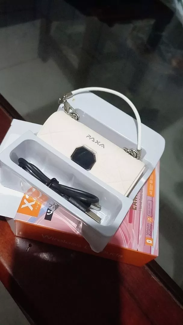 Fone clip borboleta em foto de cliente 7